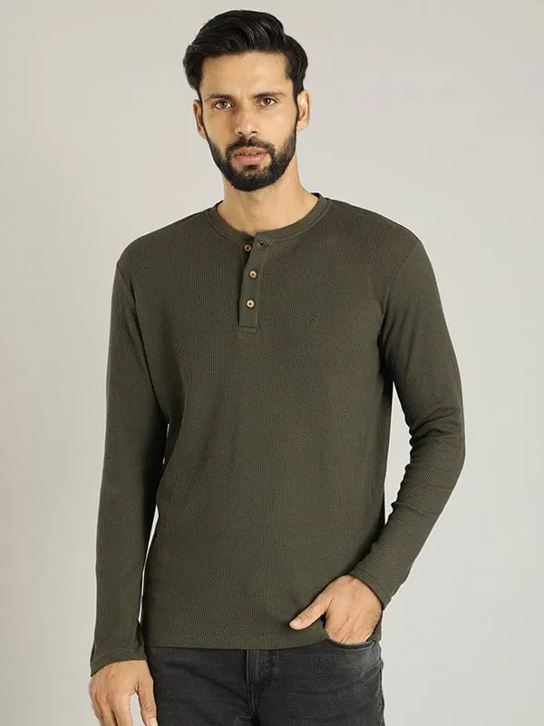 Men Solid Henley T-Shirt