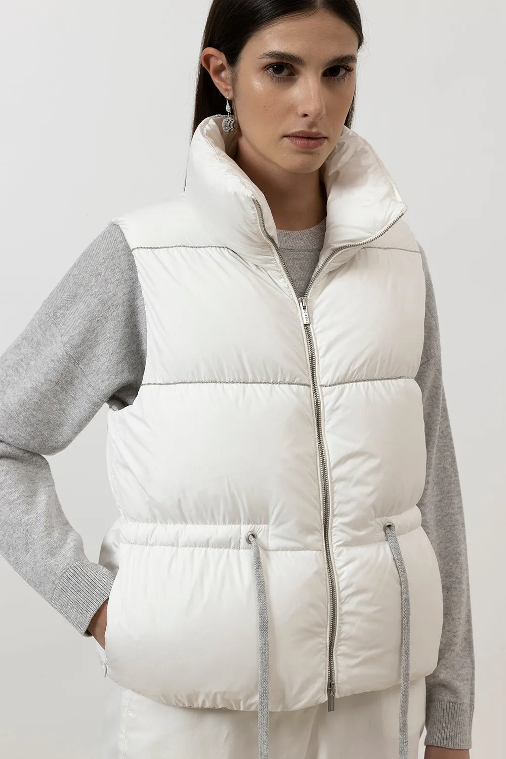 Sleeveless drip-proof short down jacket