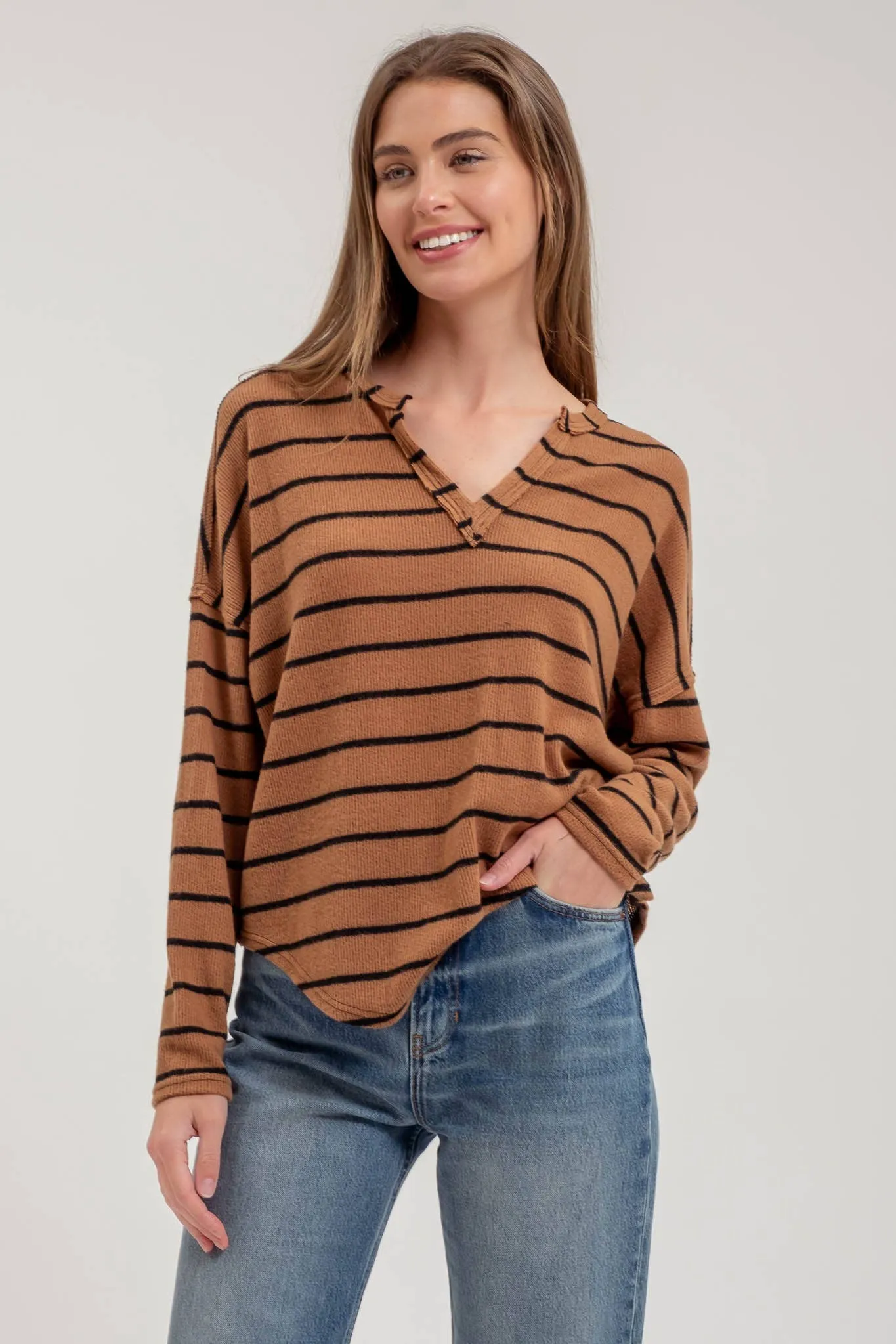 STRIPE EXPOSED SEAM SPLIT NECK KNIT TOP: BROWN